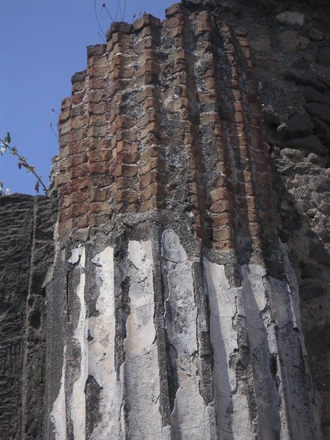 pompei column 1